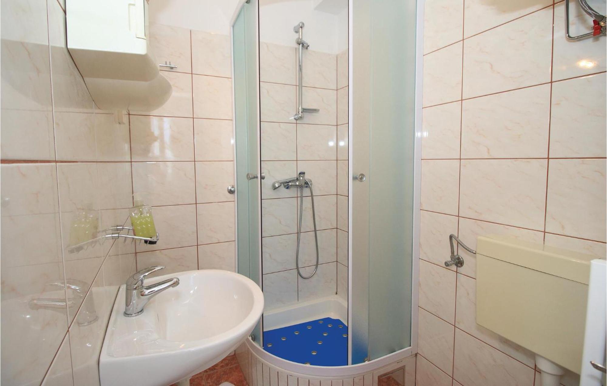 Amazing Apartment In Kastel Sucurac With Kitchen Kaštela Exterior foto