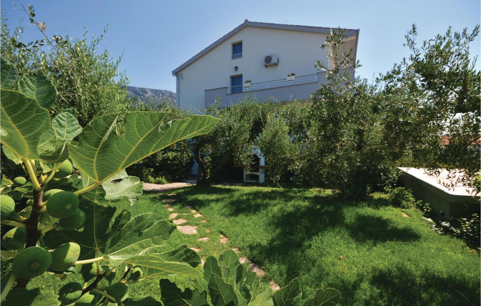 Amazing Apartment In Kastel Sucurac With Kitchen Kaštela Exterior foto