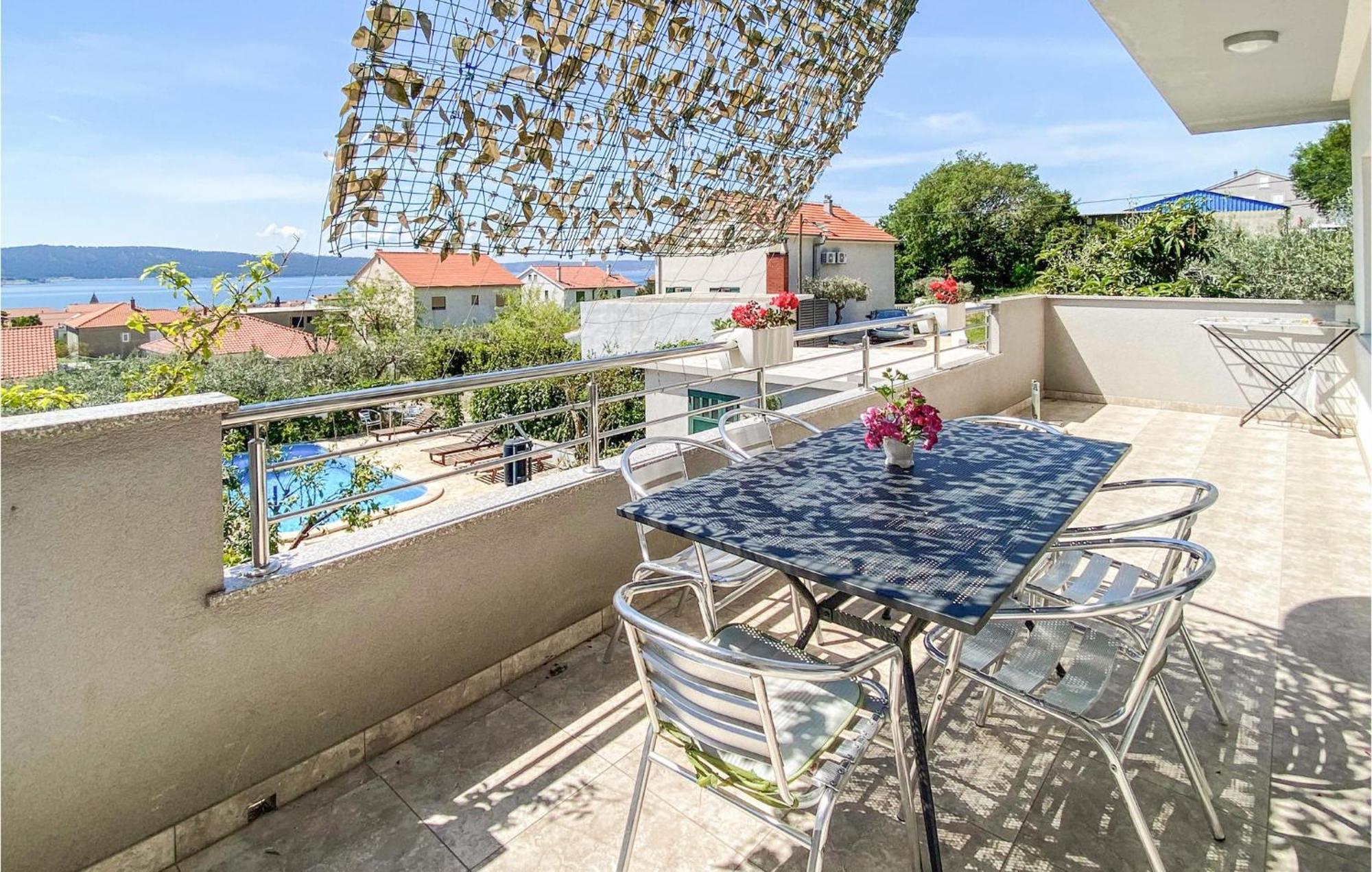 Amazing Apartment In Kastel Sucurac With Kitchen Kaštela Exterior foto