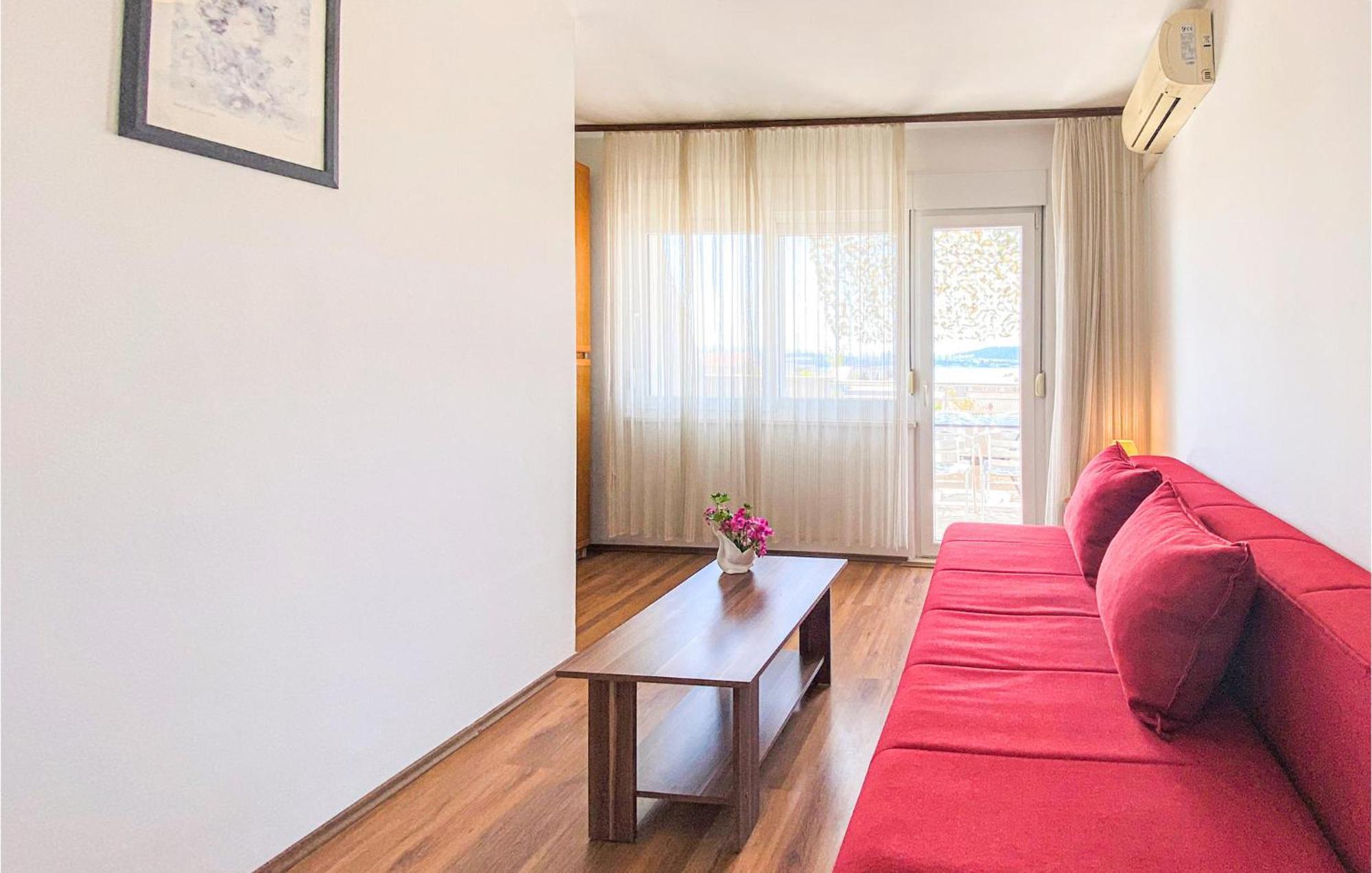Amazing Apartment In Kastel Sucurac With Kitchen Kaštela Exterior foto