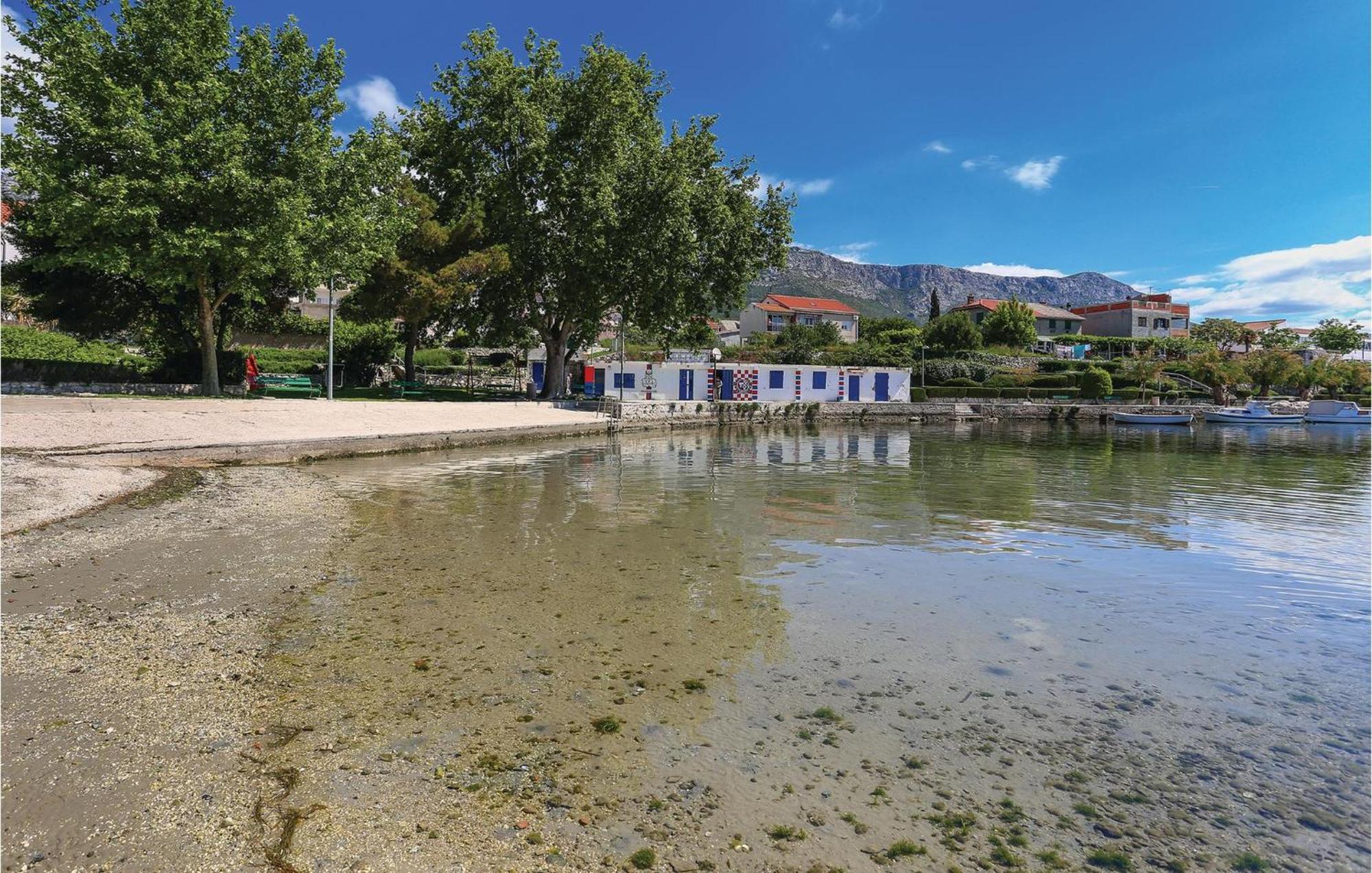 Amazing Apartment In Kastel Sucurac With Kitchen Kaštela Exterior foto