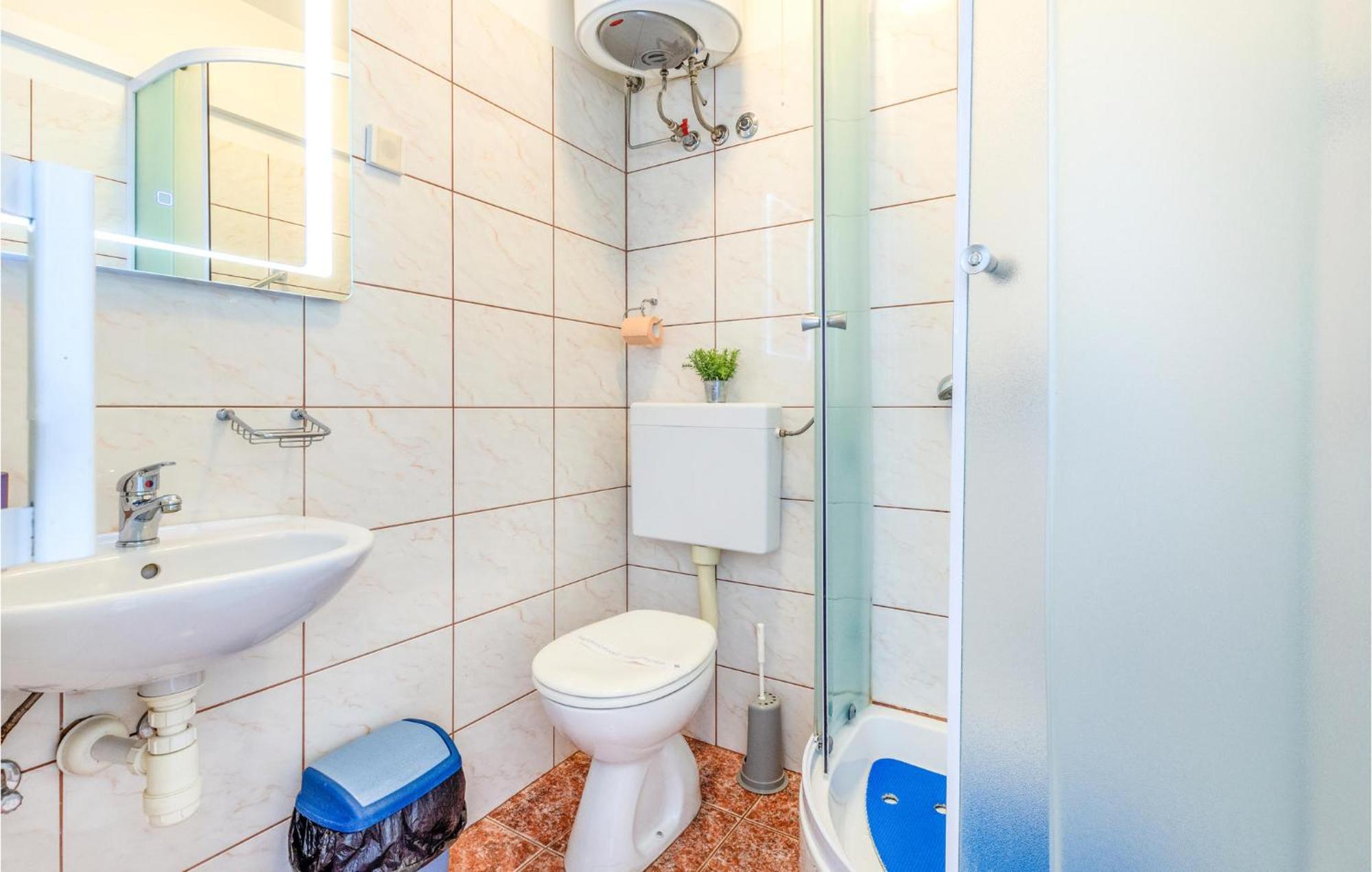 Amazing Apartment In Kastel Sucurac With Kitchen Kaštela Exterior foto