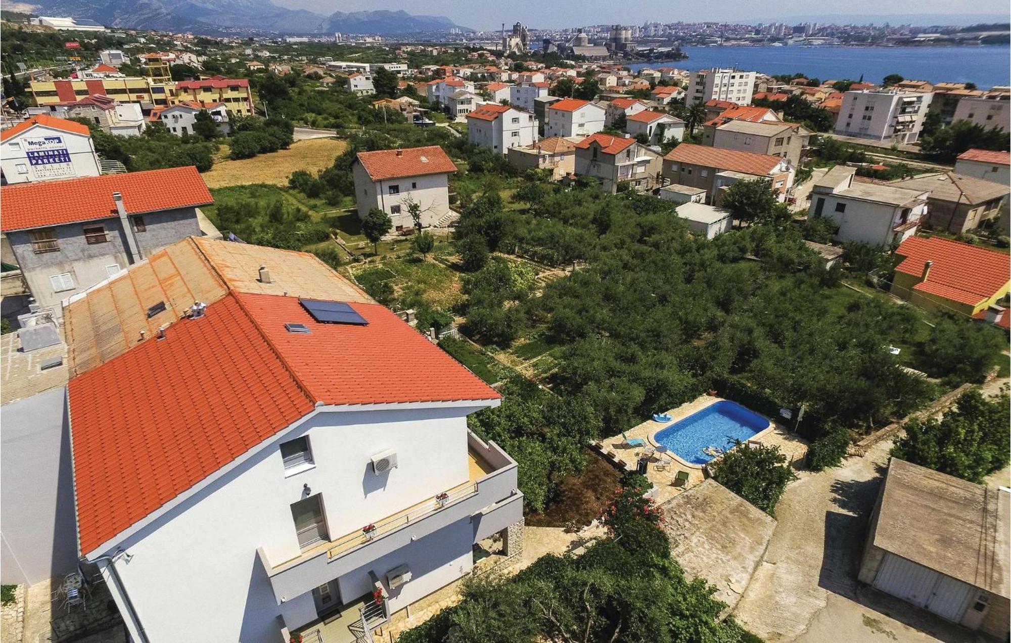 Amazing Apartment In Kastel Sucurac With Kitchen Kaštela Exterior foto