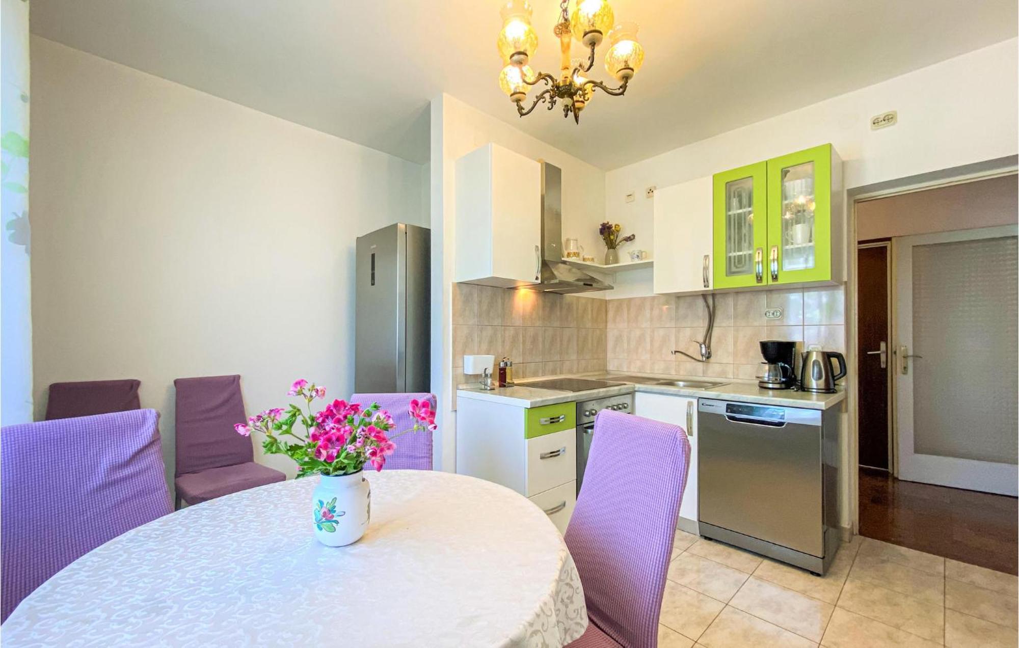 Amazing Apartment In Kastel Sucurac With Kitchen Kaštela Exterior foto