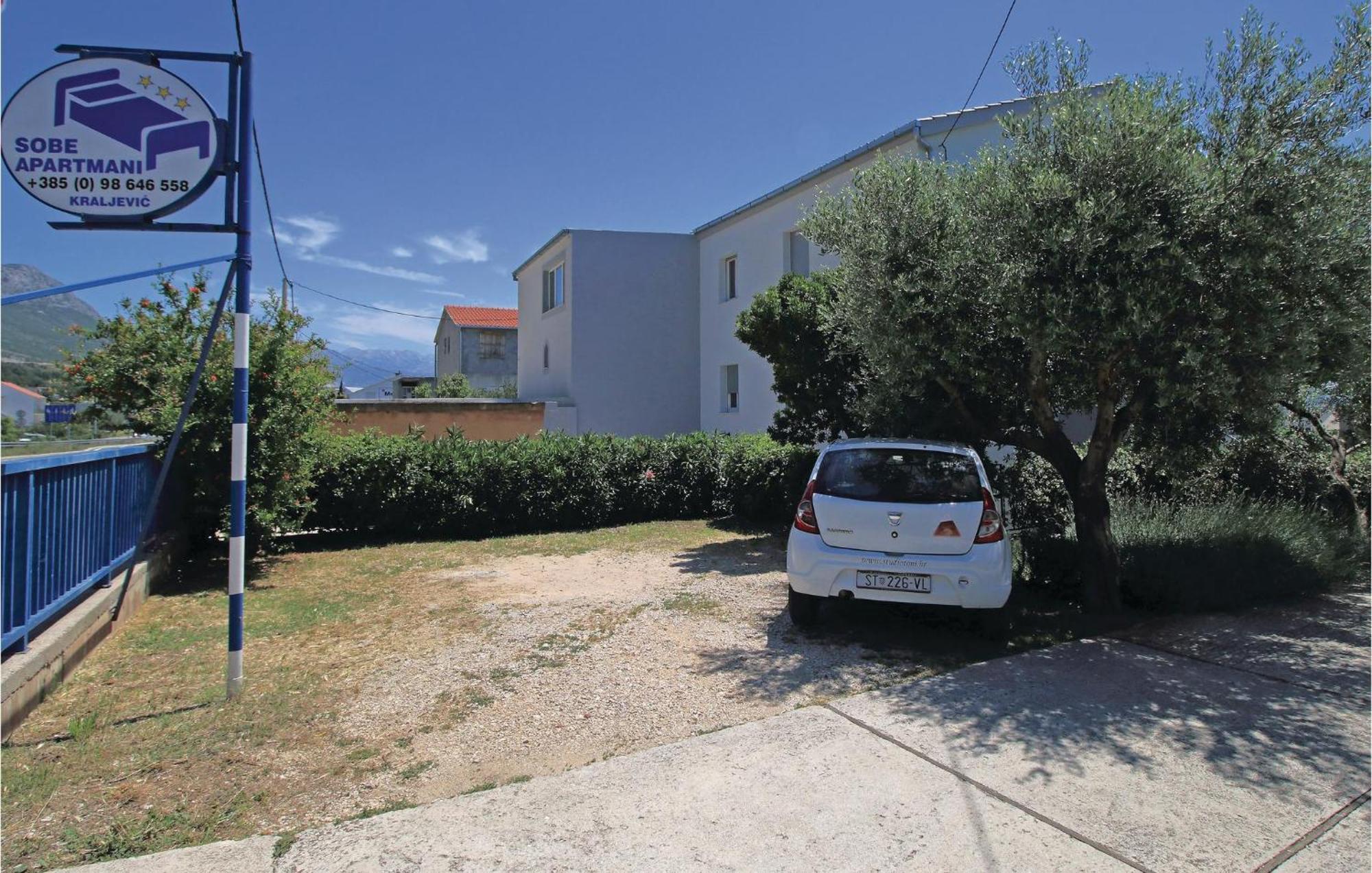Amazing Apartment In Kastel Sucurac With Kitchen Kaštela Exterior foto